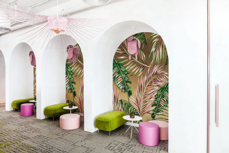 Цвет в дизайне офиса. Фламинго в саду 1