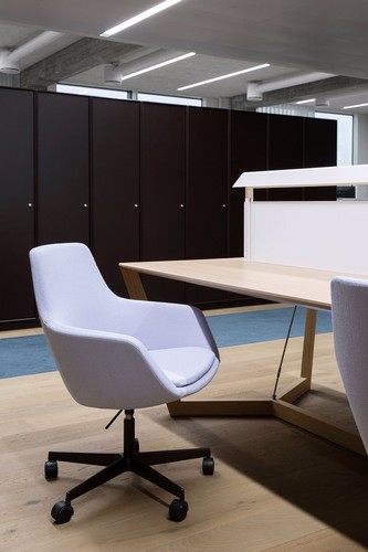 Дизайн интерьера офиса с мебелью от Fritz Hansen 6