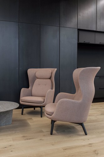 Дизайн интерьера офиса с мебелью от Fritz Hansen 7