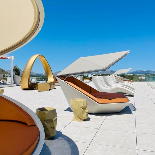 Летняя терраса с видом на море с мебелью от Vondom 5
