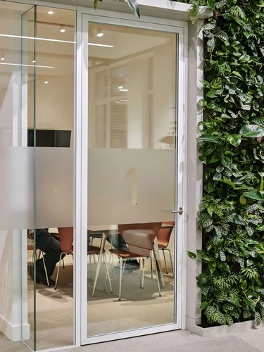 Дизайн офиса «BERINGEA OFFICE» с мебелью от Fritz Hansen 3