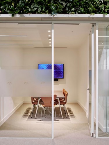Дизайн офиса «BERINGEA OFFICE» с мебелью от Fritz Hansen 9