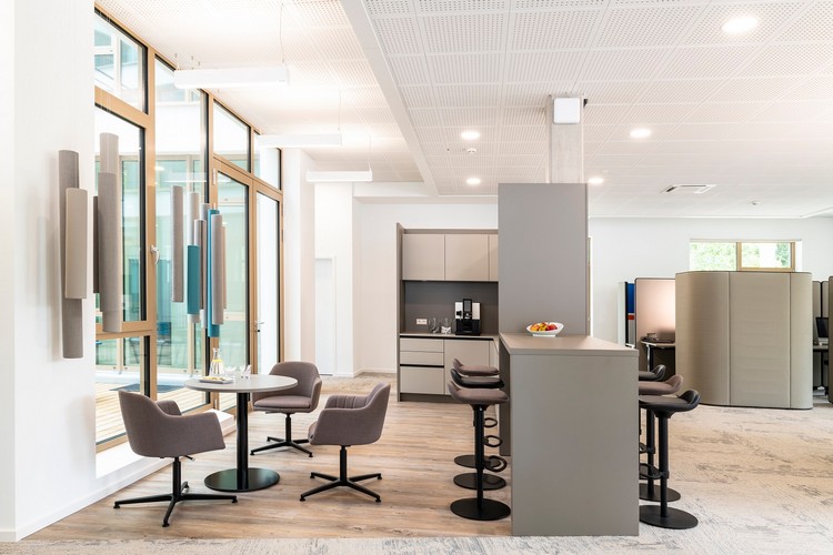 Дизайн офиса «Volksbank Albstadt eG» с мебелью от Interstuhl 1