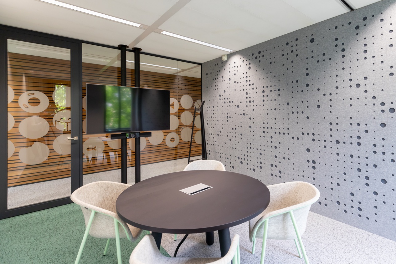 Дизайн-проект офиса с мебелью от DeVorm 4