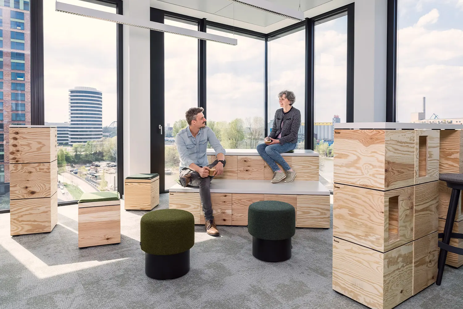 Офисный дизайн с мебелью от Bene 6