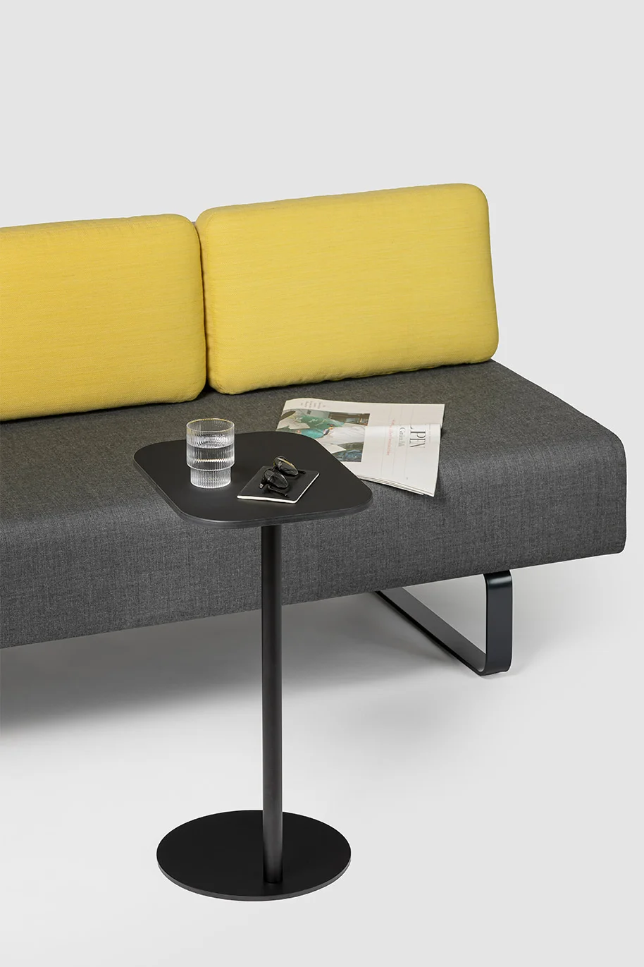 Приставной столик для мебели от Bene 3