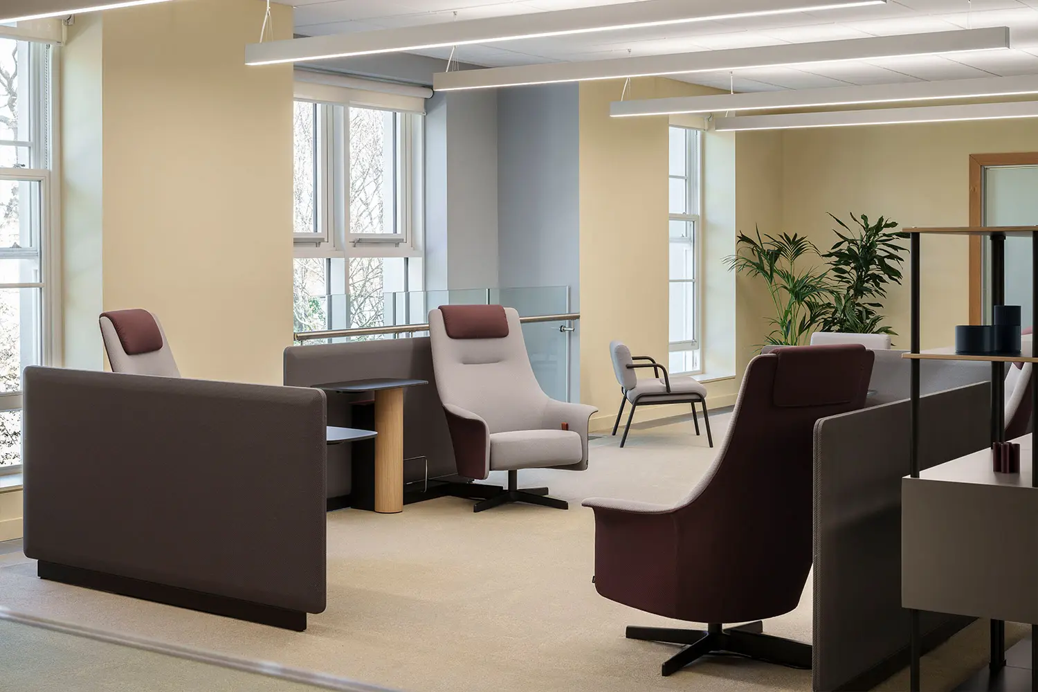 Дизайн интерьера офиса с мебелью Bene 4