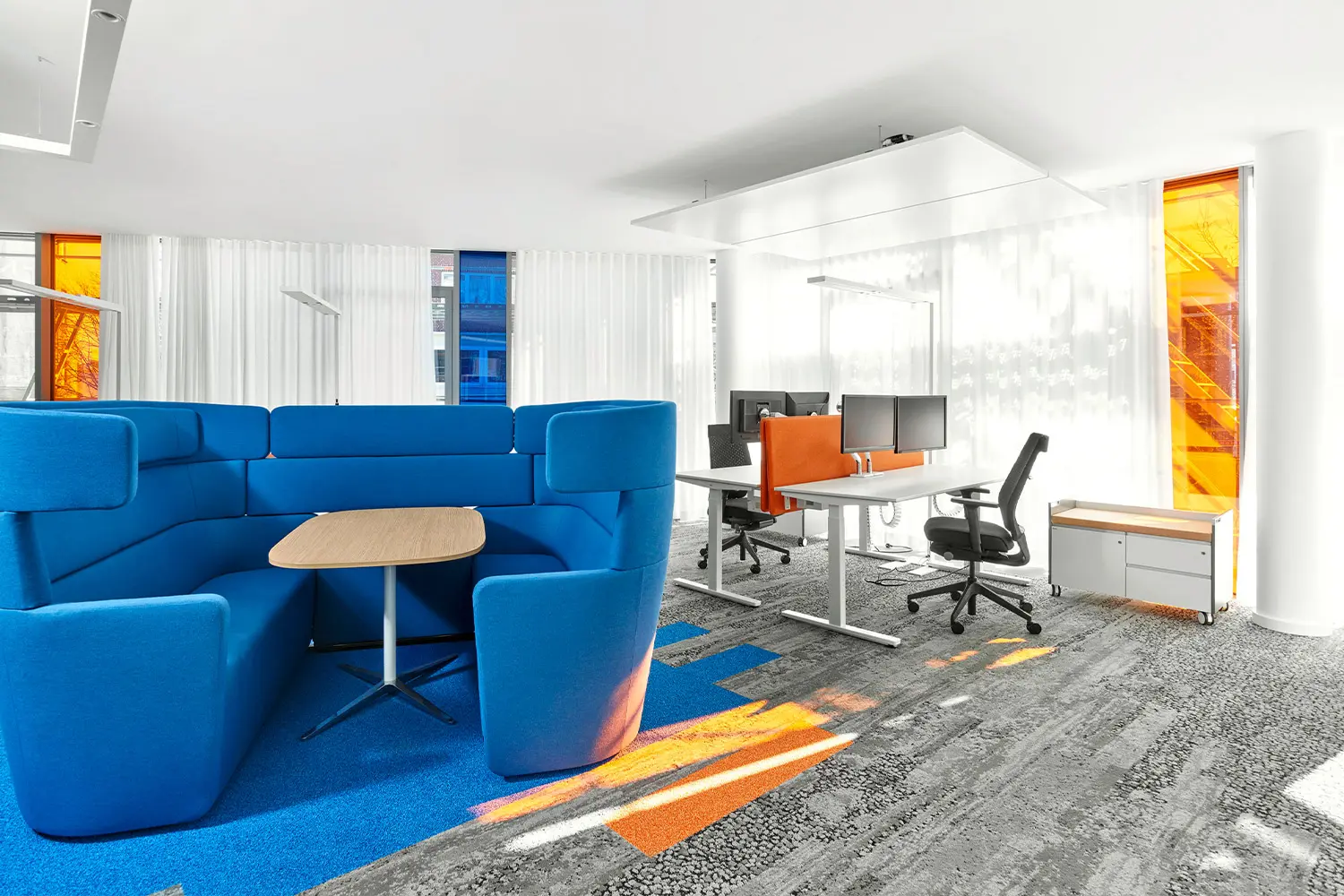 Дизайн интерьера банка с мебелью Bene 3