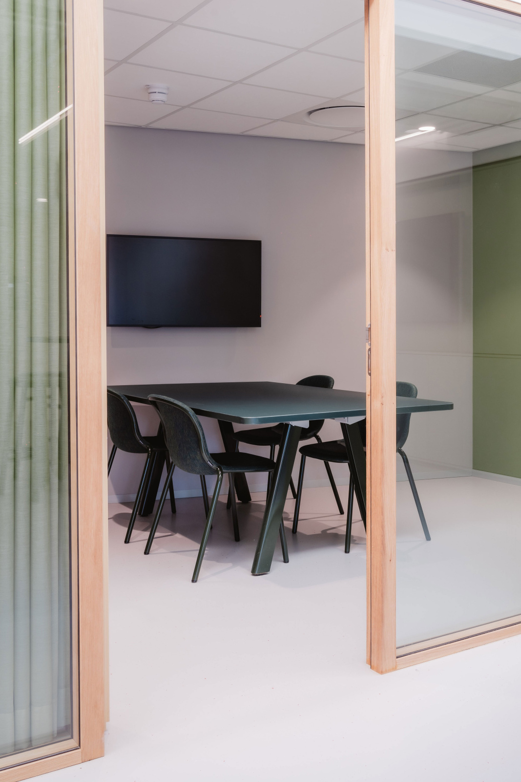 Дизайн интерьера офиса с мебелью DeVorm 6