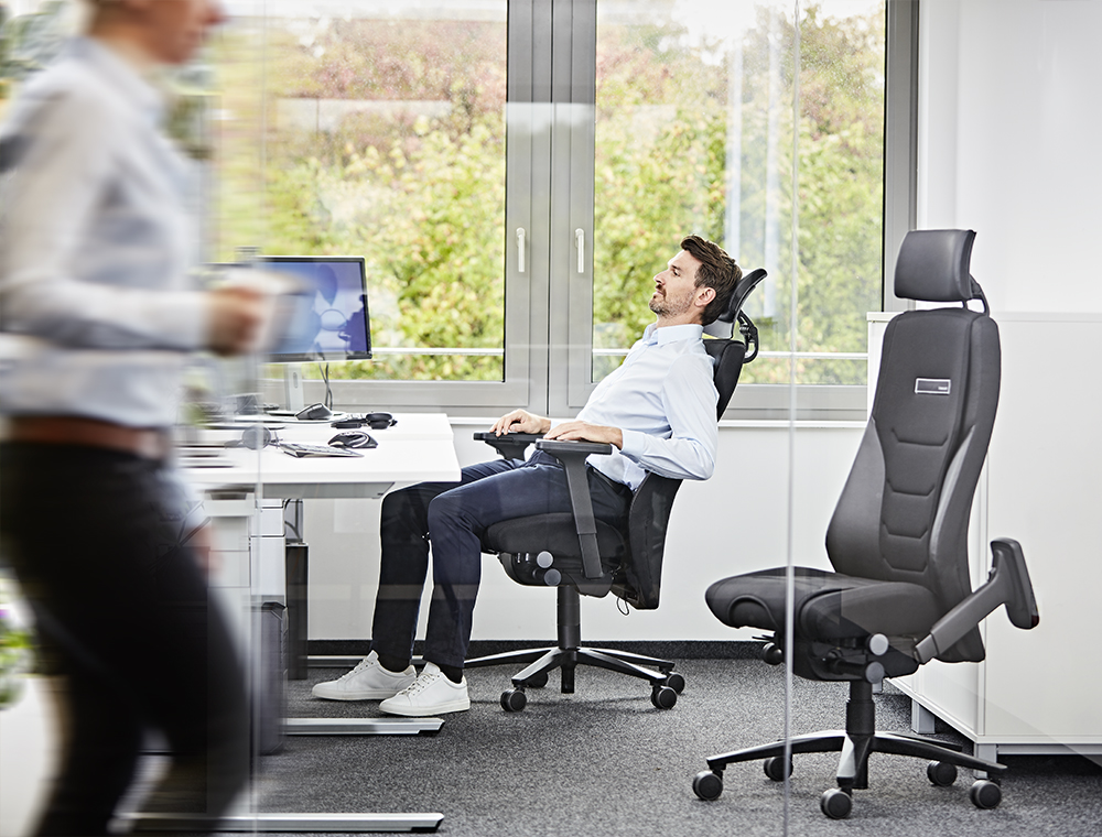 Рабочее кресло для офиса, которое вас порадует, от Interstuhl 7