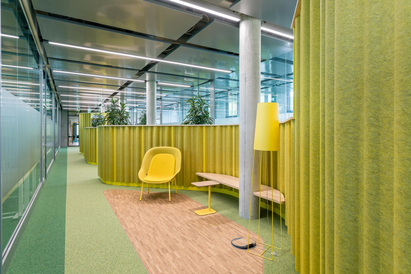 Дизайн офиса административного здания с мебелью от DeVorm 4